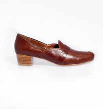 Load image into Gallery viewer, Leather Loafers